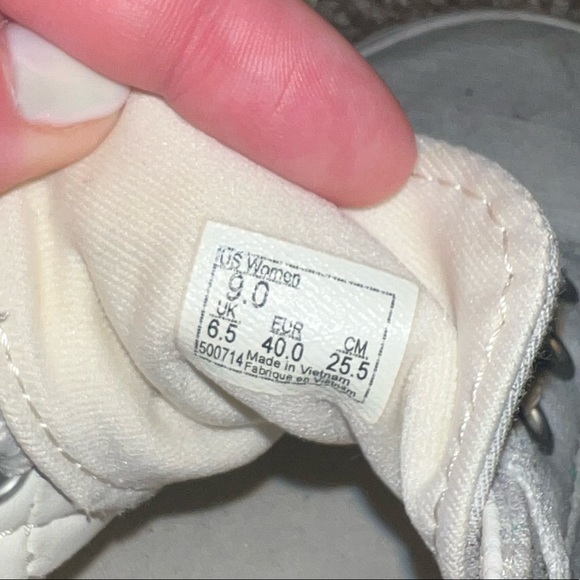 Women’s Van Shoes - Picture 2 of 3